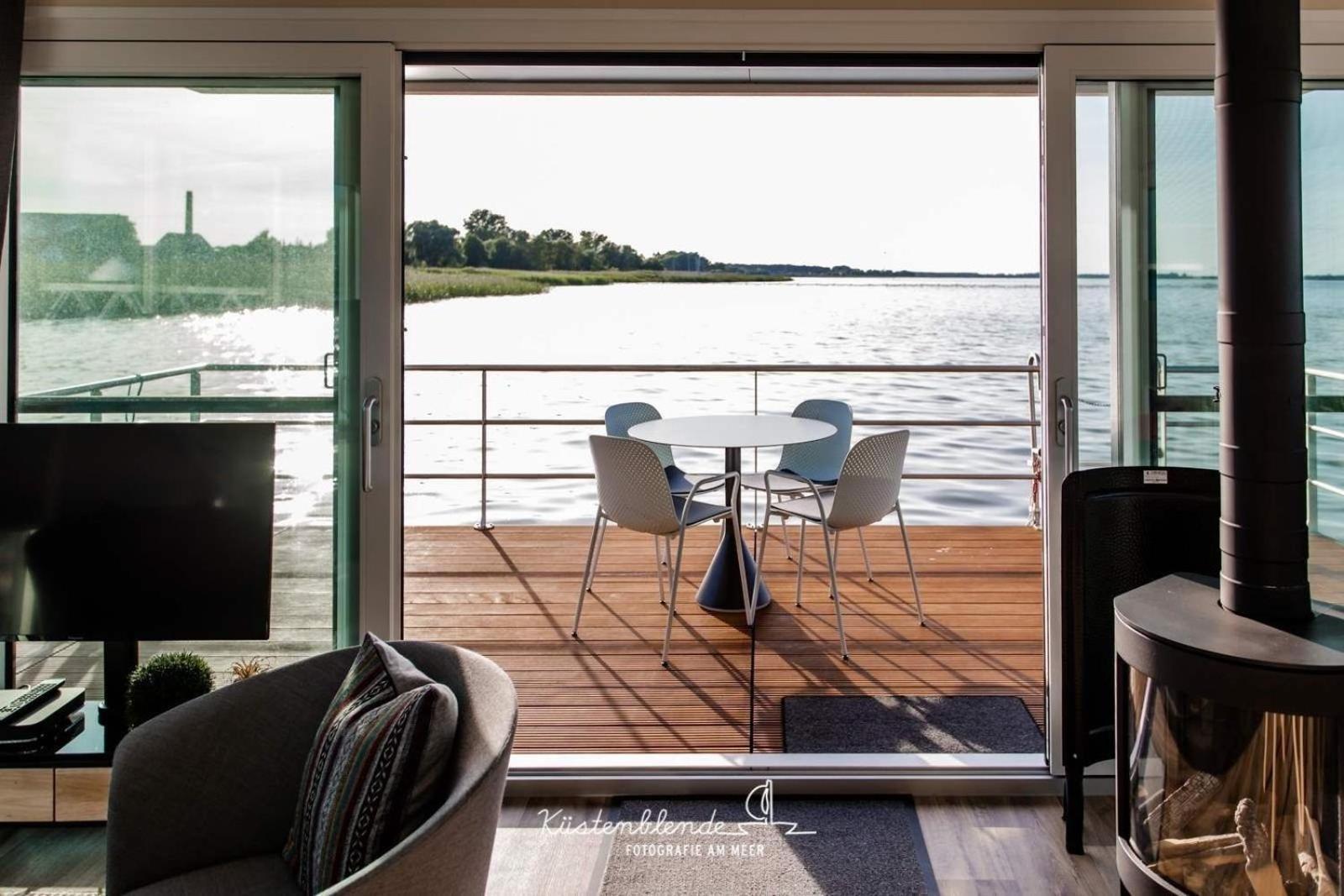 Hotel Hausboot Kranichnest à Ribnitz-Damgarten Extérieur photo
