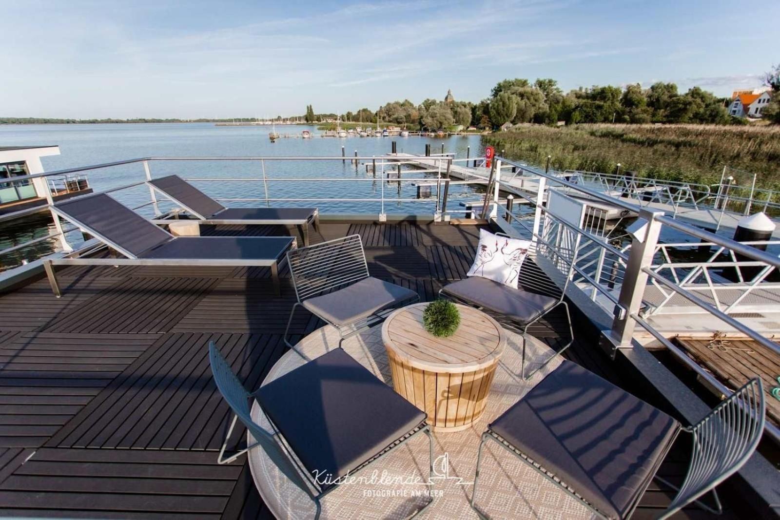 Hotel Hausboot Kranichnest à Ribnitz-Damgarten Extérieur photo