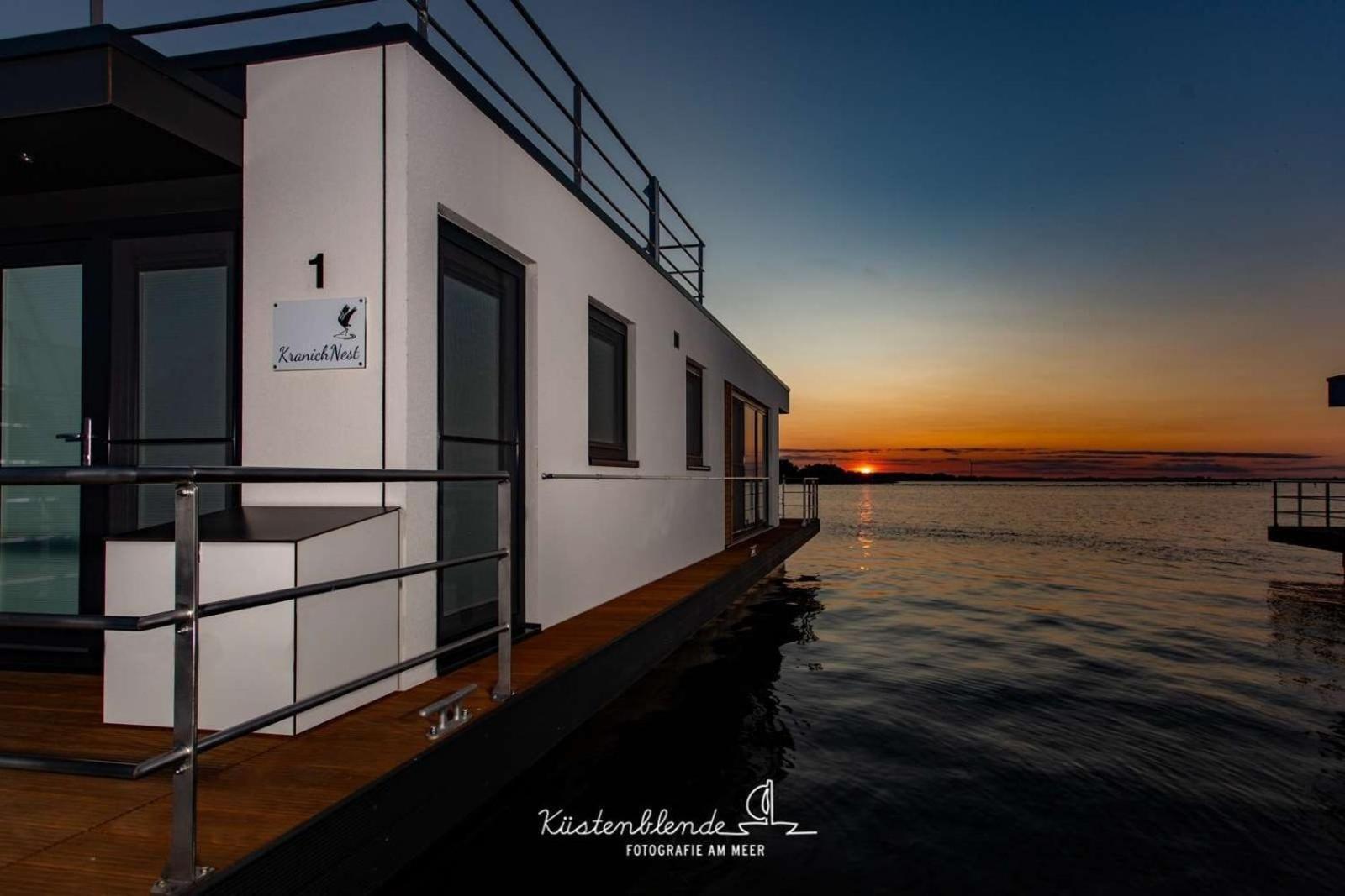 Hotel Hausboot Kranichnest à Ribnitz-Damgarten Extérieur photo