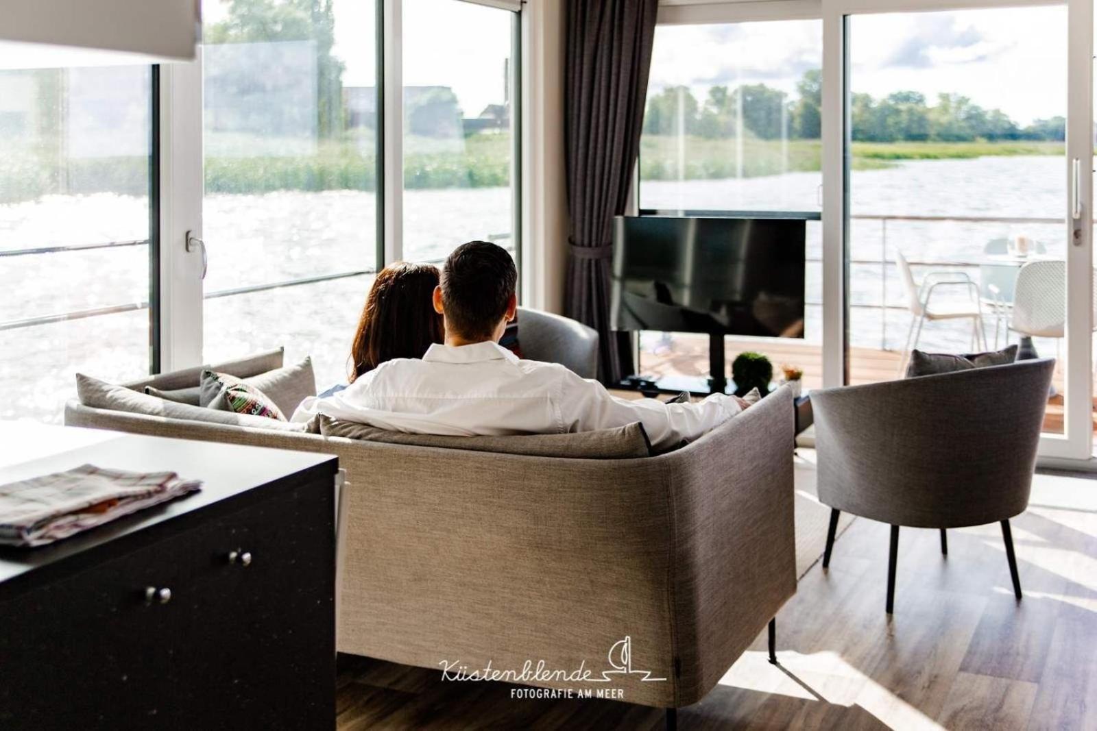 Hotel Hausboot Kranichnest à Ribnitz-Damgarten Extérieur photo