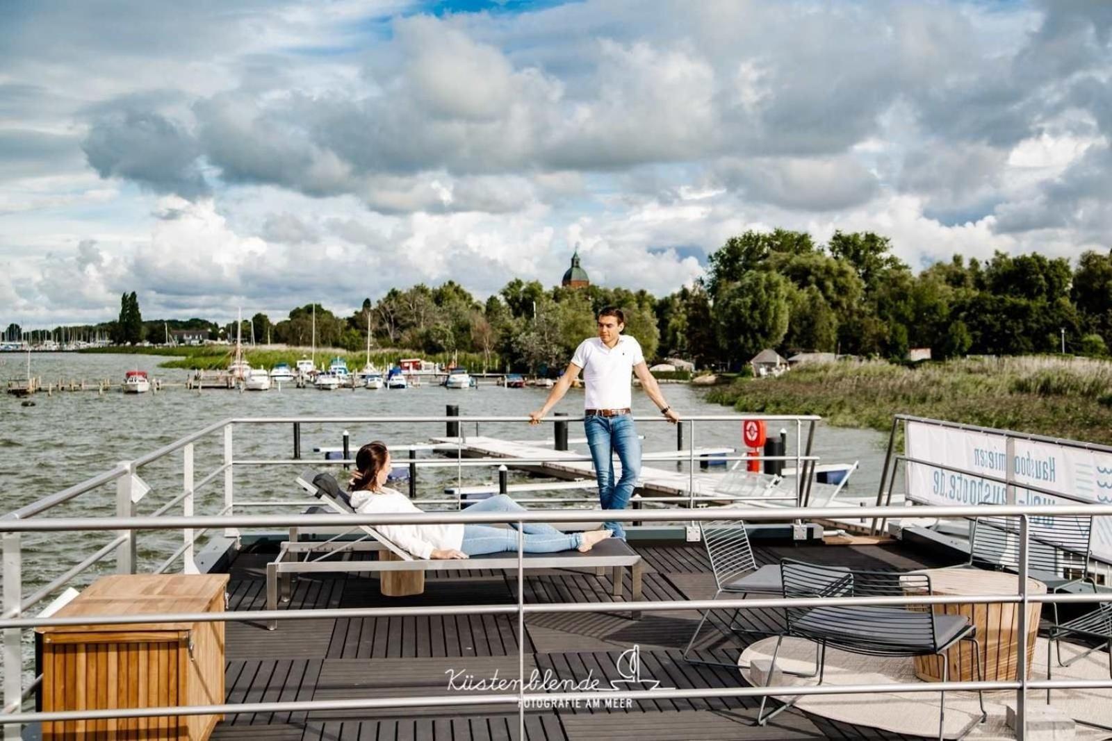 Hotel Hausboot Kranichnest à Ribnitz-Damgarten Extérieur photo