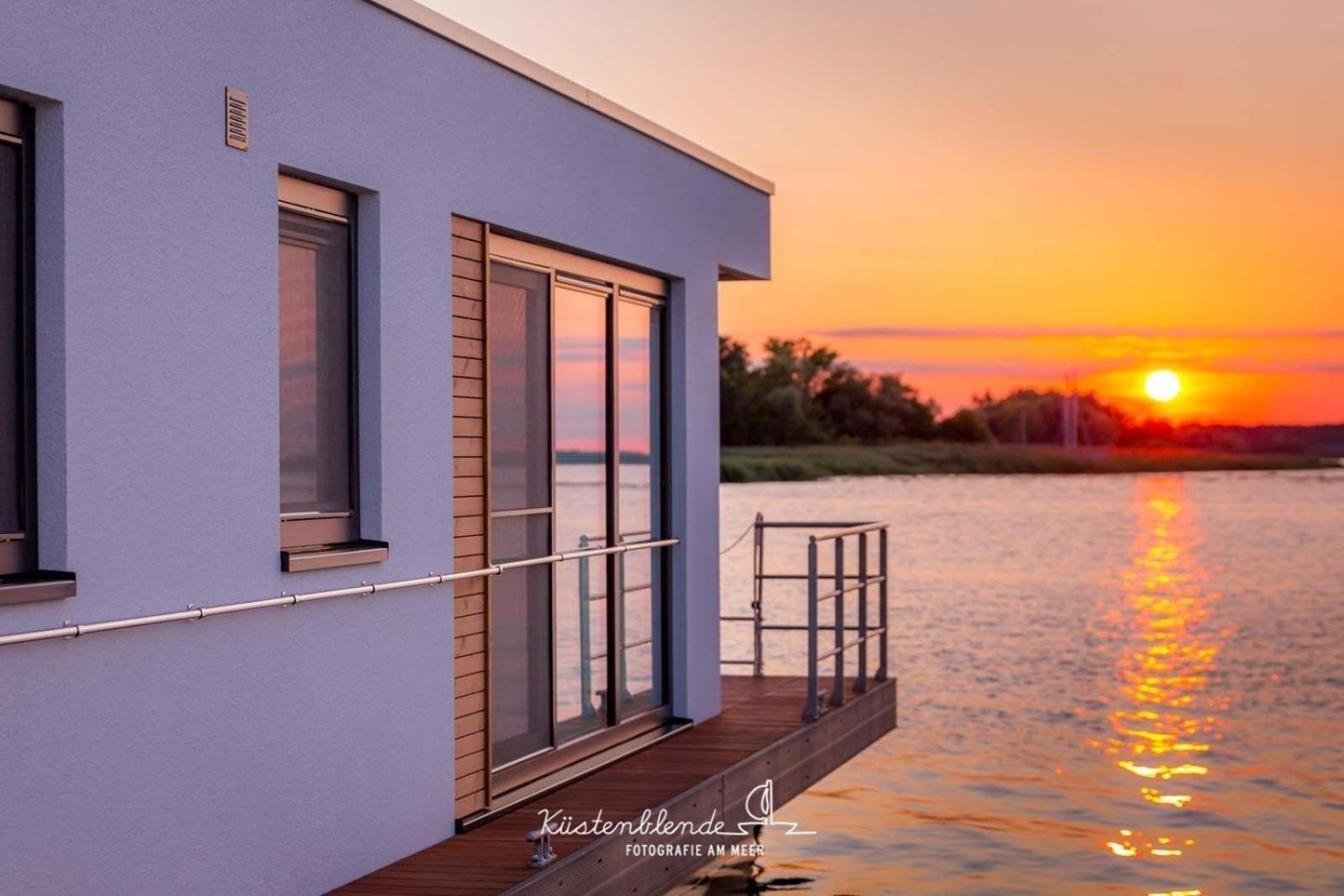 Hotel Hausboot Kranichnest à Ribnitz-Damgarten Extérieur photo