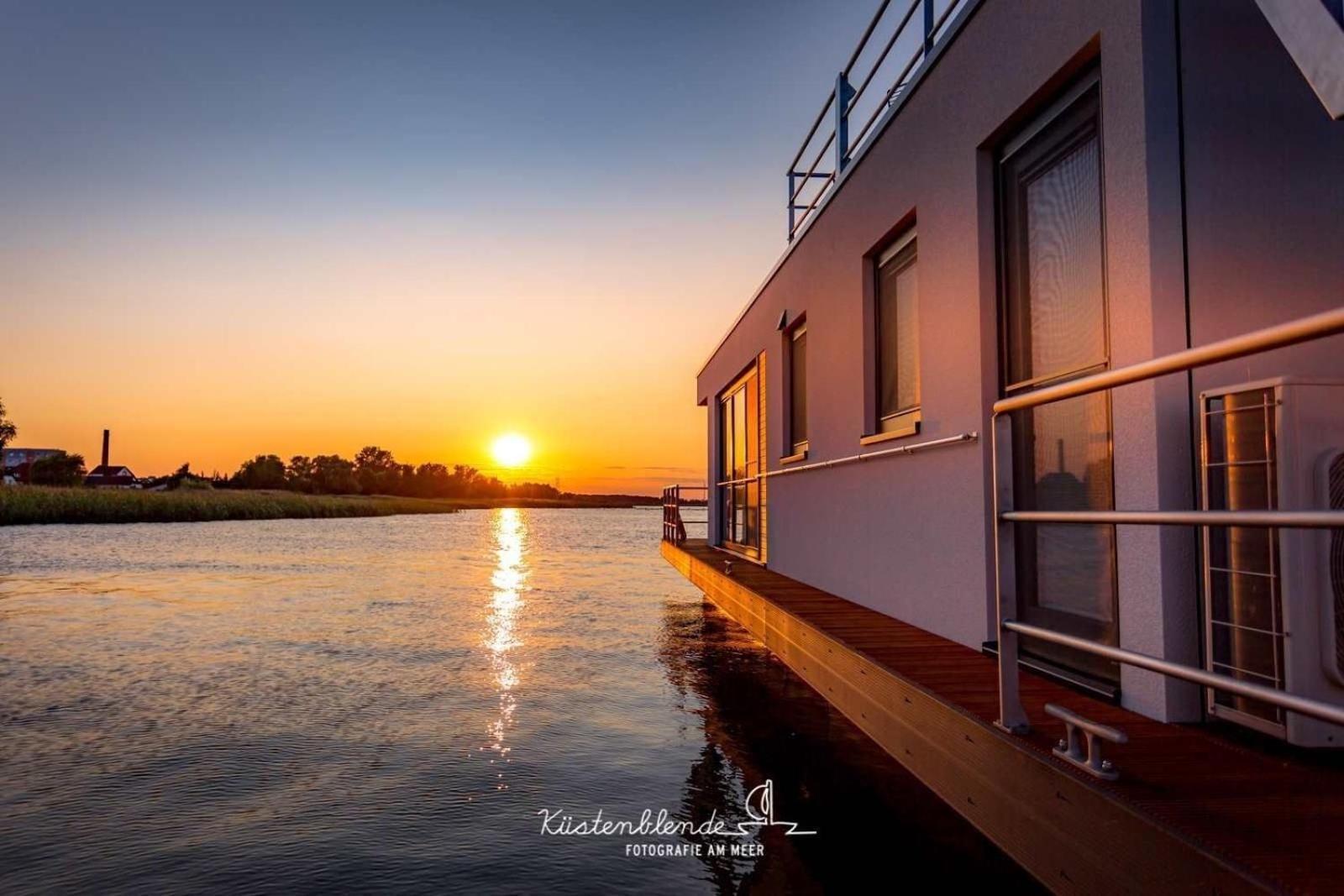 Hotel Hausboot Kranichnest à Ribnitz-Damgarten Extérieur photo
