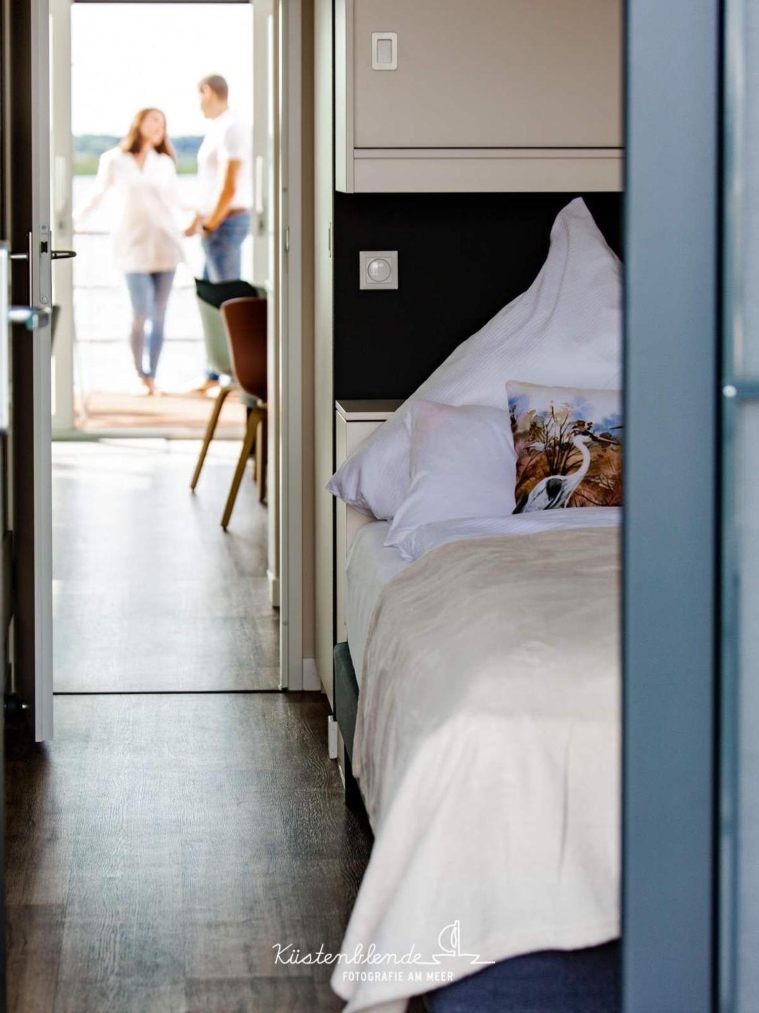 Hotel Hausboot Kranichnest à Ribnitz-Damgarten Extérieur photo